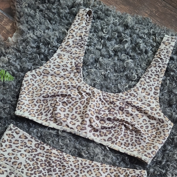 SWAPPED - NWT Leopard Scoop Crop Top and Bike Shorts Set - Picture 5 of 7